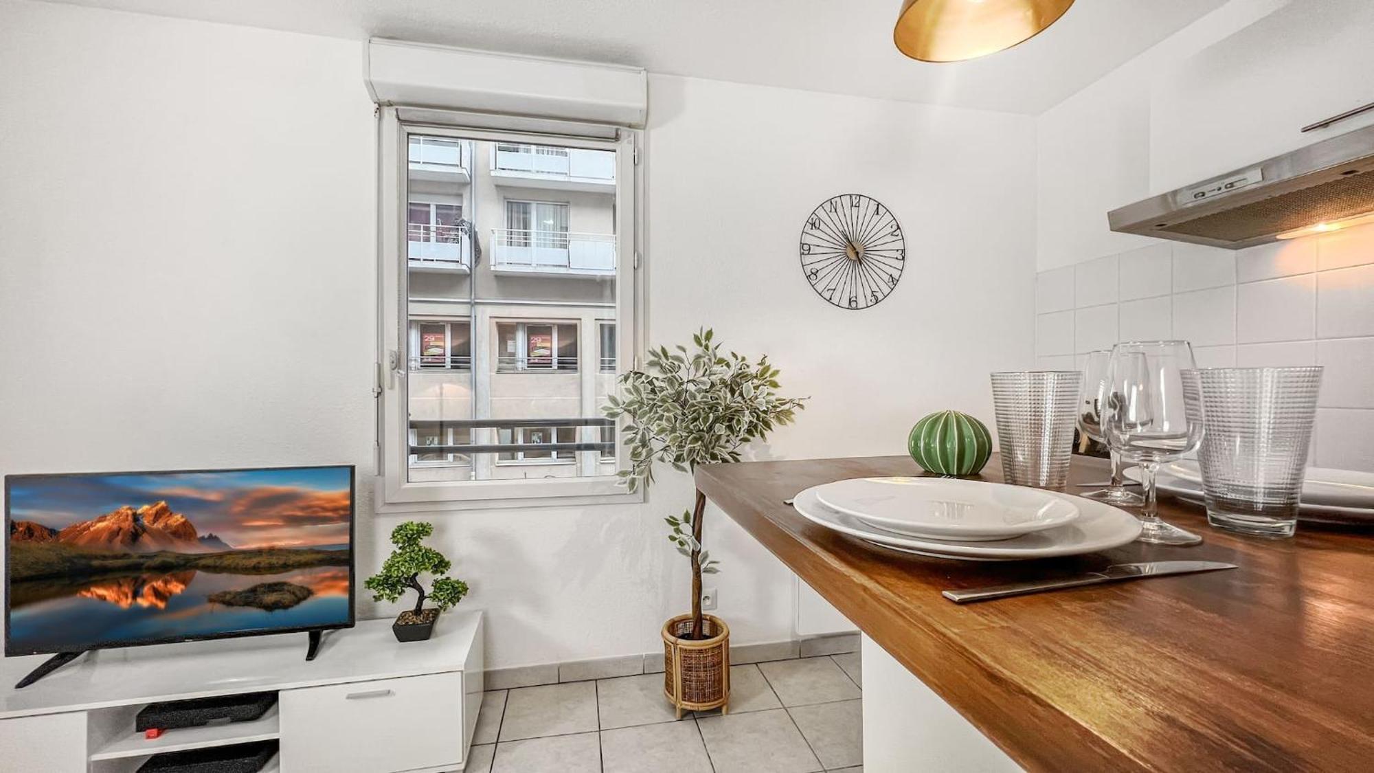 Homey Wild - Proche Gare Et Tram - Proche Centre - Balcon Prive - Parking Prive - Wifi Gratuit Annemasse Εξωτερικό φωτογραφία